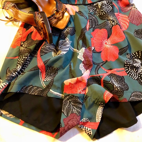 Adelyn Rae Romper - Picture 2 of 8